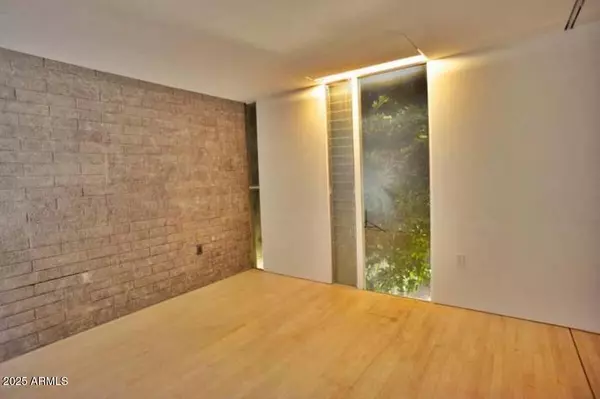 Phoenix, AZ 85018,4401 N 40TH Street #9