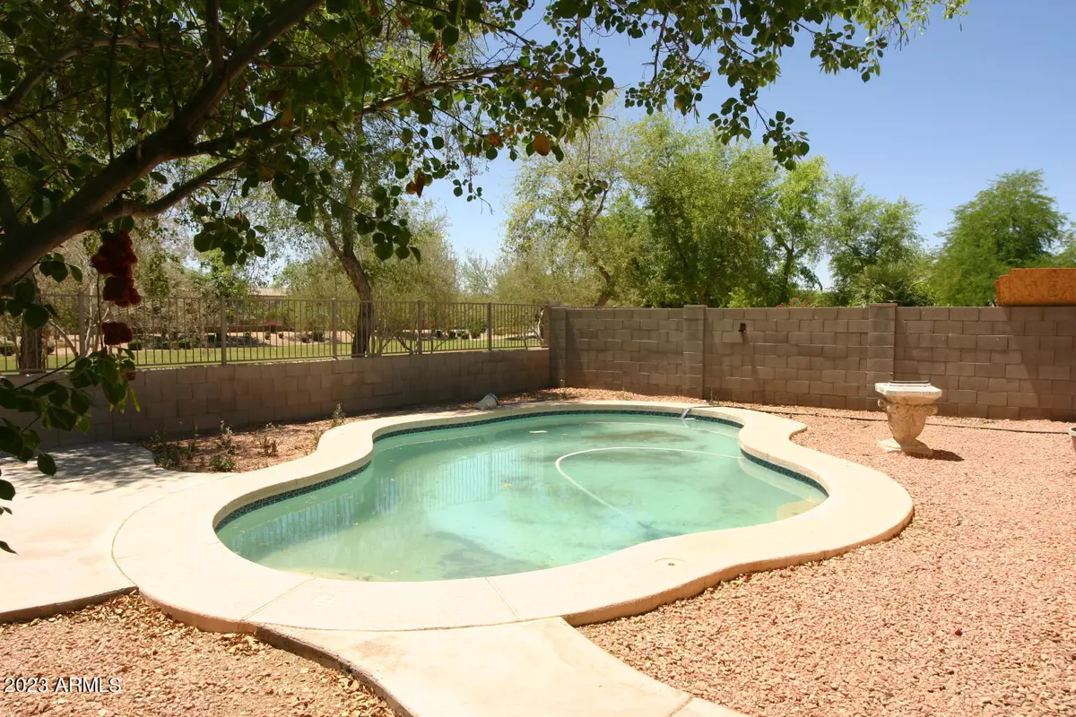 Phoenix, AZ 85043,6221 W ILLINI Street