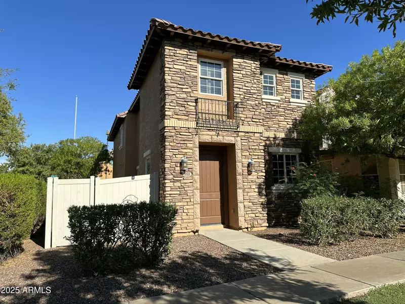 988 S REBER Avenue, Gilbert, AZ 85296