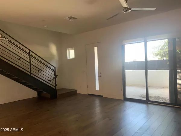 Phoenix, AZ 85014,1111 E MISSOURI Avenue #4