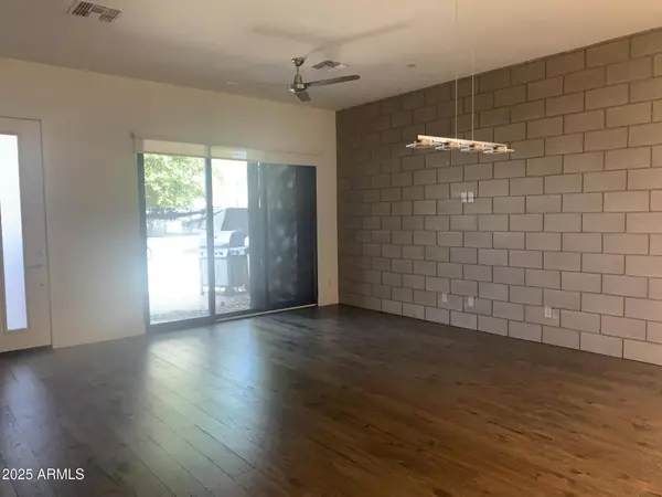 Phoenix, AZ 85014,1111 E MISSOURI Avenue #4