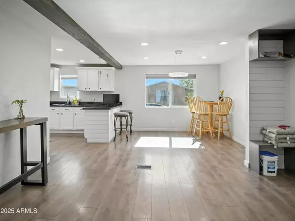 Phoenix, AZ 85009,1001 N 43RD Avenue #282