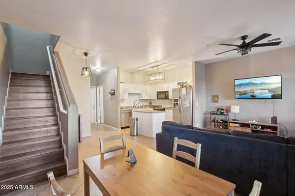 Phoenix, AZ 85015,1718 W COLTER Street #118