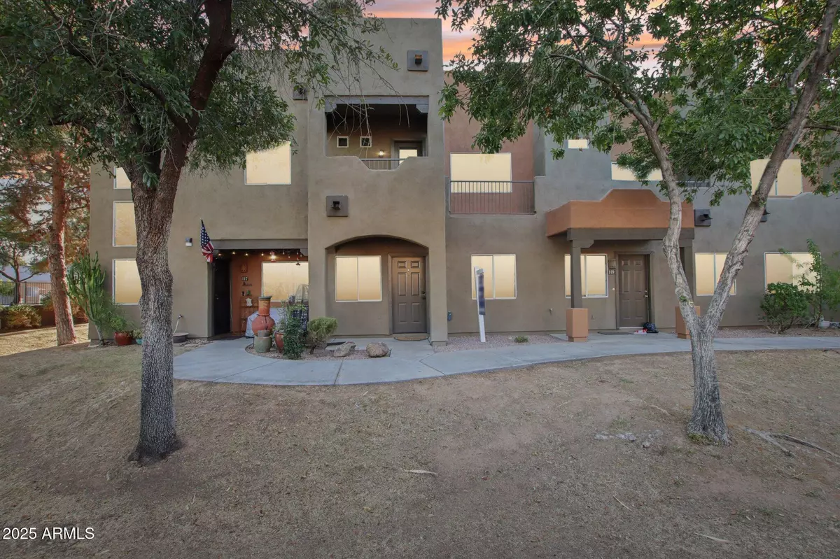 Phoenix, AZ 85015,1718 W COLTER Street #118