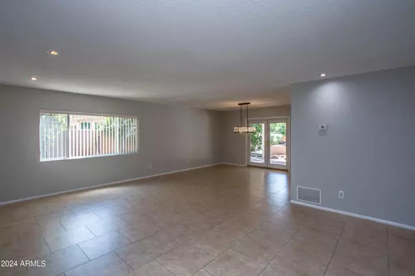 Scottsdale, AZ 85258,8633 E CLYDESDALE Trail