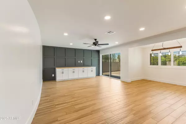 Phoenix, AZ 85020,1028 E MANZANITA Drive