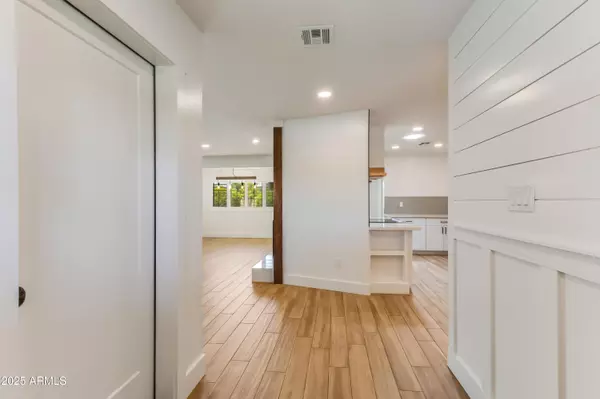 Phoenix, AZ 85020,1028 E MANZANITA Drive