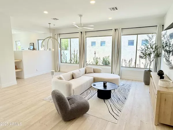 Phoenix, AZ 85042,3929 E CARTER Drive