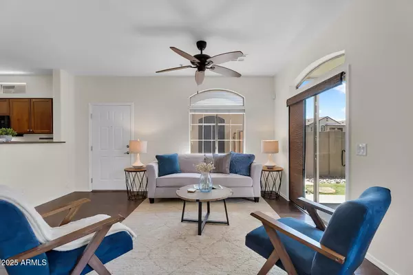 Phoenix, AZ 85024,2725 E MINE CREEK Road #1076