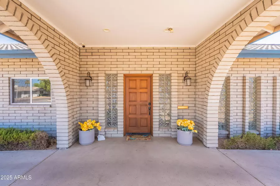 8555 E TURNEY Avenue, Scottsdale, AZ 85251