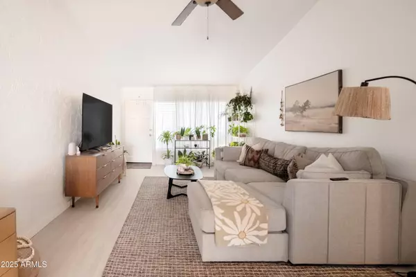 Phoenix, AZ 85014,1320 E BETHANY HOME Road #21