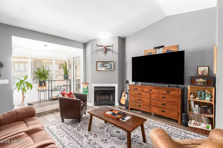 1820 E MORTEN Avenue #214, Phoenix, AZ 85020