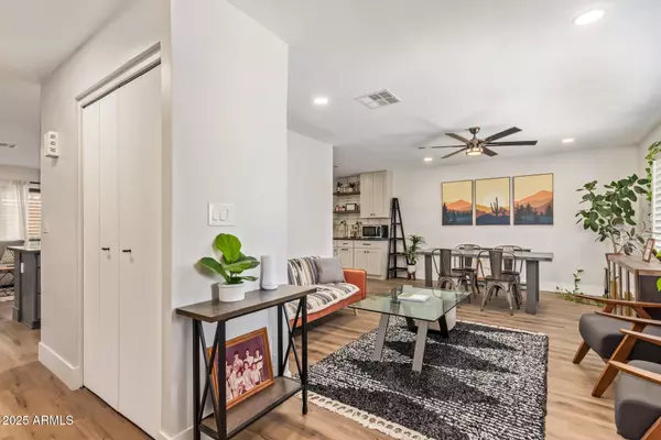 Phoenix, AZ 85015,2040 W HAZELWOOD Street