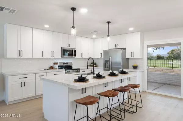 Tempe, AZ 85283,6646 S LA ROSA Drive