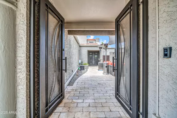 Scottsdale, AZ 85258,8162 E DEL CUARZO Drive