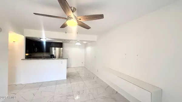 Phoenix, AZ 85022,1720 E Thunderbird Road #2009