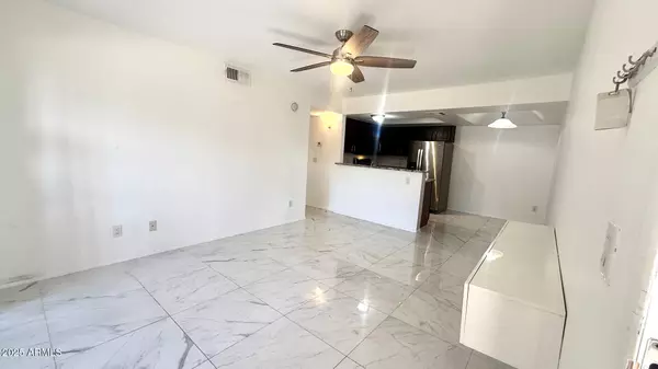 Phoenix, AZ 85022,1720 E Thunderbird Road #2009