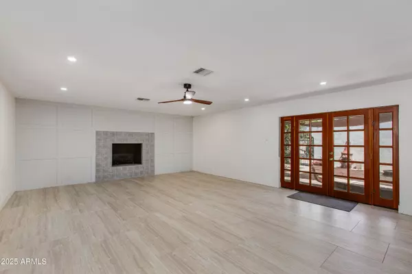 New River, AZ 85087,2345 W BLACK CANYON Drive