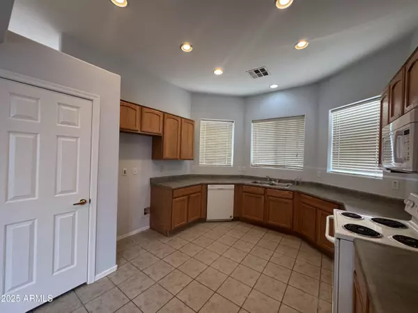 Phoenix, AZ 85042,6511 S 5th Way