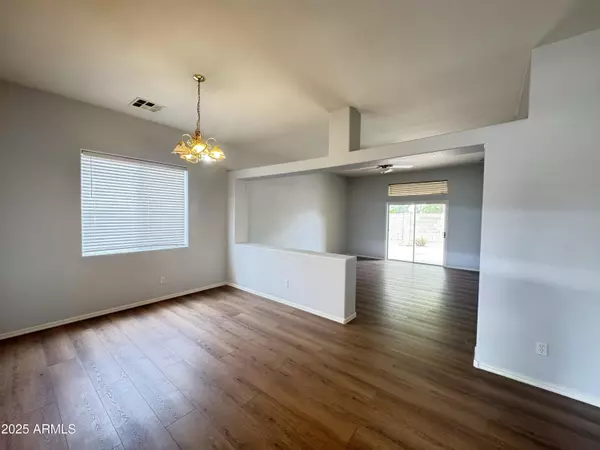 Phoenix, AZ 85042,6511 S 5th Way