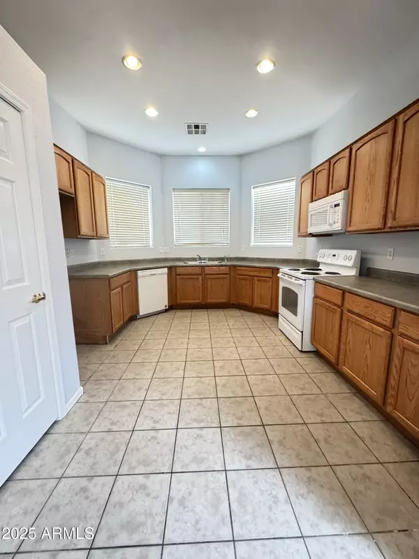 Phoenix, AZ 85042,6511 S 5th Way