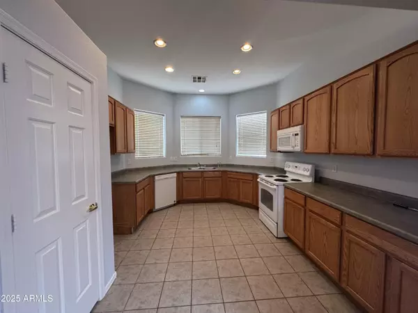 Phoenix, AZ 85042,6511 S 5th Way