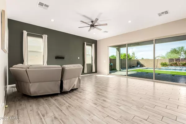 Phoenix, AZ 85043,7528 W WARNER Street