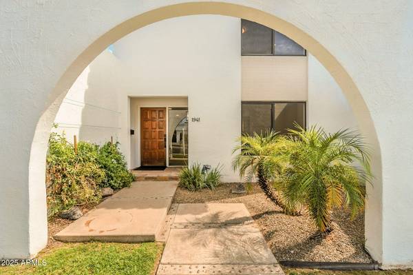 1941 E MEDLOCK Drive, Phoenix, AZ 85016