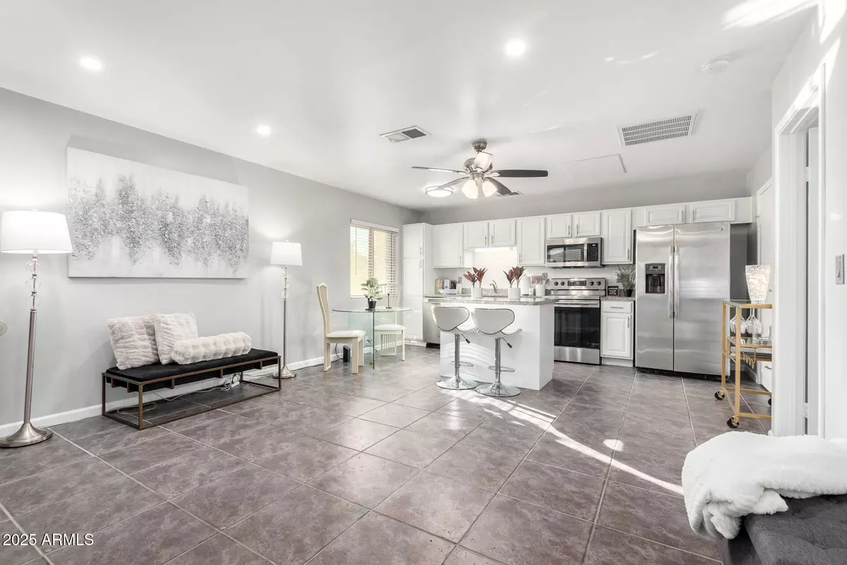 Phoenix, AZ 85042,3511 E BASELINE Road #1074