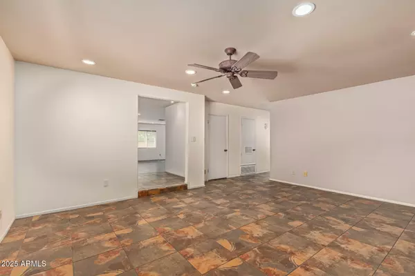 Phoenix, AZ 85028,9053 N 28TH Street