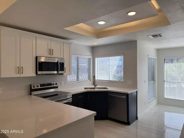 Phoenix, AZ 85034,101 N 7TH Street #204