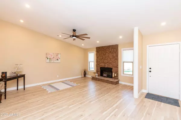 Scottsdale, AZ 85257,8616 E DIAMOND Street