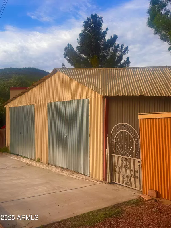 Bisbee, AZ 85603,122 VAN DYKE Street