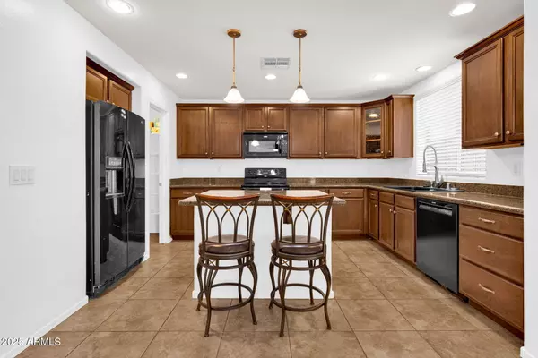 2323 W Hunter Court, Phoenix, AZ 85085
