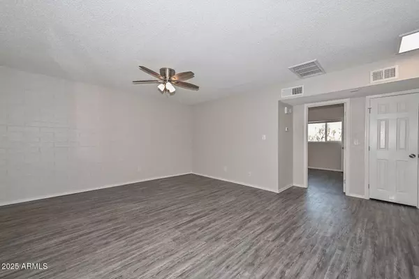 Phoenix, AZ 85042,730 E SIESTA Drive #2