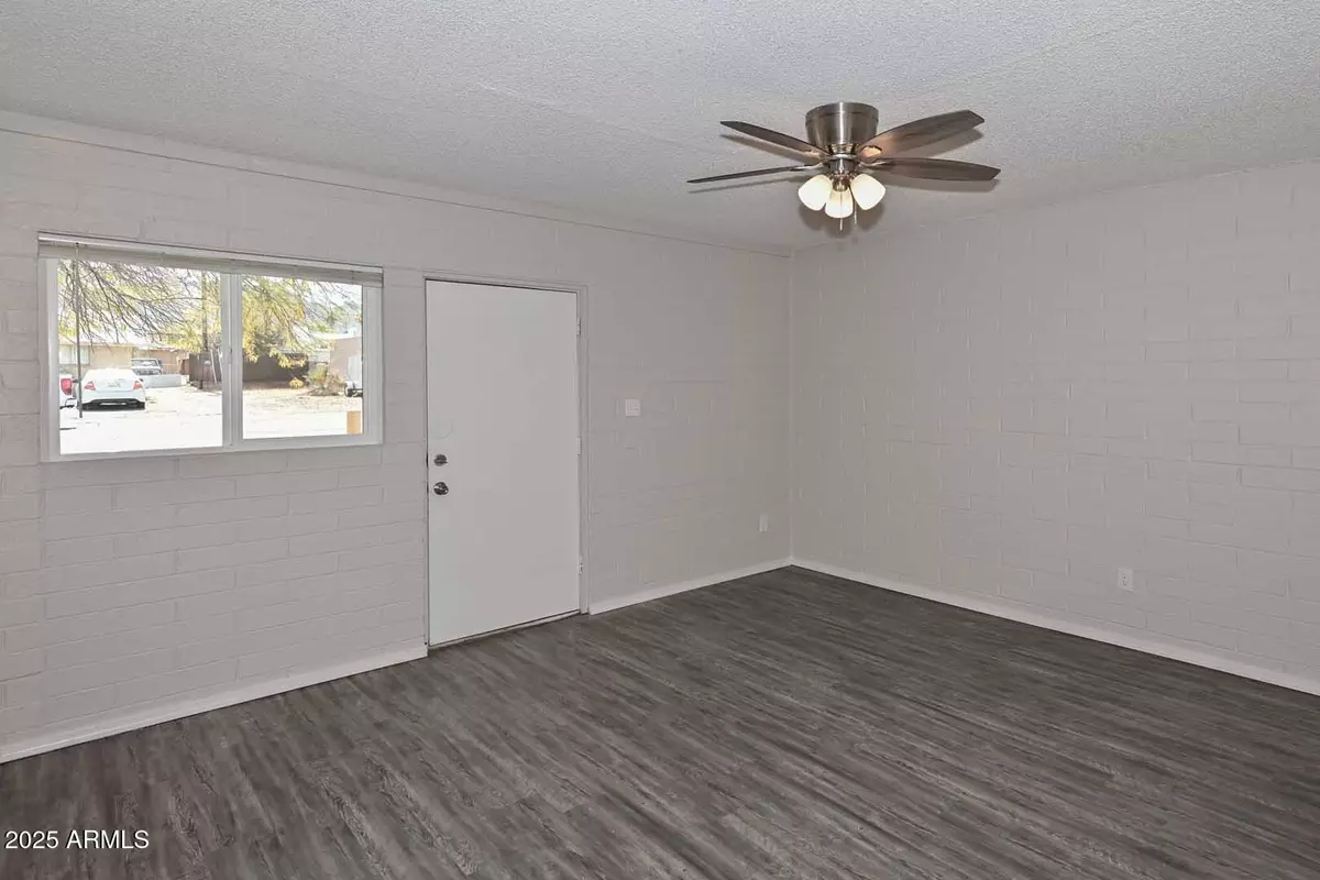 Phoenix, AZ 85042,730 E SIESTA Drive #2
