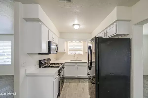 Phoenix, AZ 85042,1129 E SOUTH MOUNTAIN Avenue