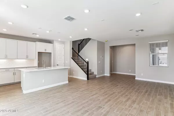 Phoenix, AZ 85054,5826 E ZACHARY Drive