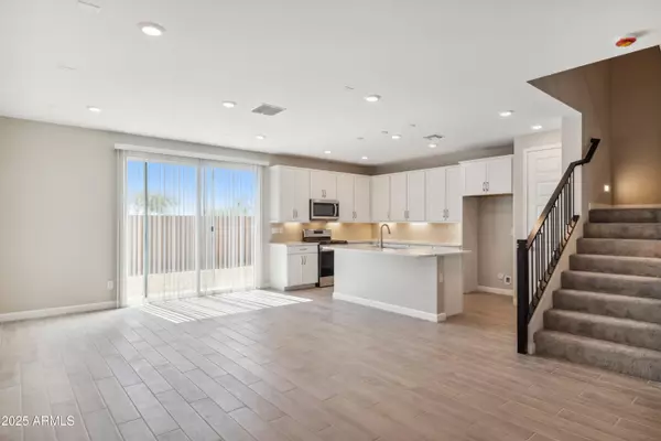 Phoenix, AZ 85054,5842 E ZACHARY Drive