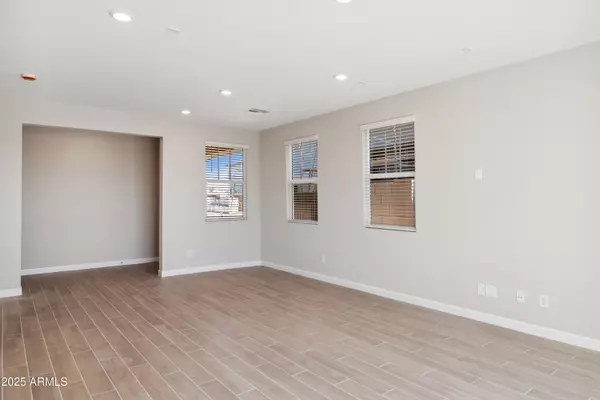 Phoenix, AZ 85054,5842 E ZACHARY Drive