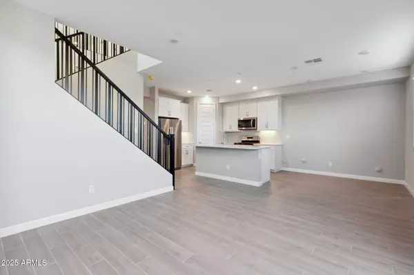 Phoenix, AZ 85054,5822 E ZACHARY Drive