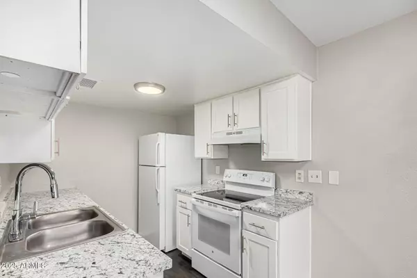 Phoenix, AZ 85015,2133 W TURNEY Avenue #D76