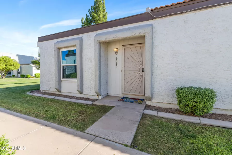 6833 S JENTILLY Lane, Tempe, AZ 85283
