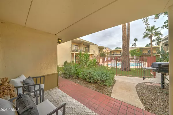 Phoenix, AZ 85016,3030 E CLARENDON Avenue #16