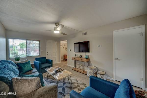 Phoenix, AZ 85016,3030 E CLARENDON Avenue #16