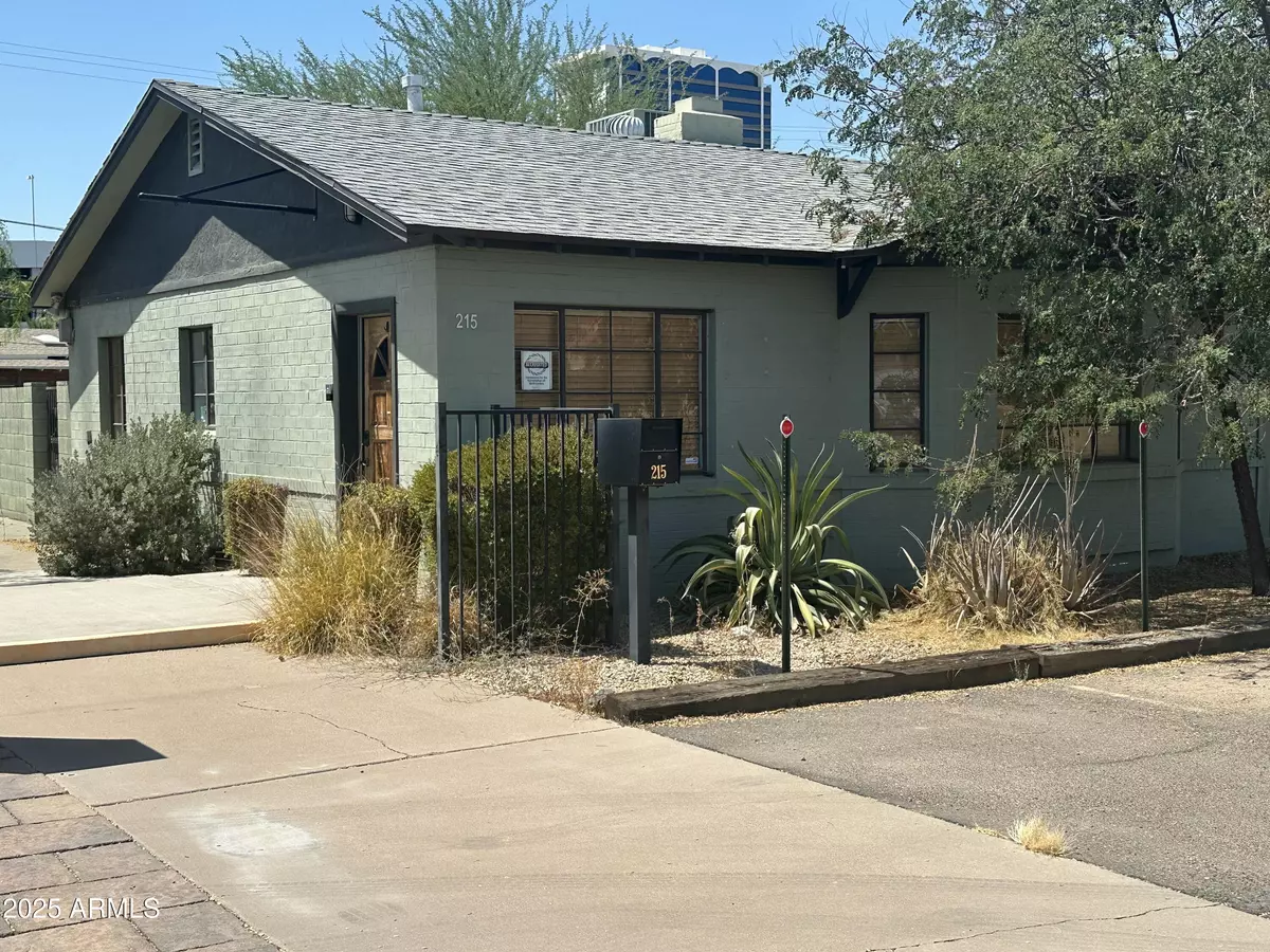 Phoenix, AZ 85012,215 E LEXINGTON Avenue