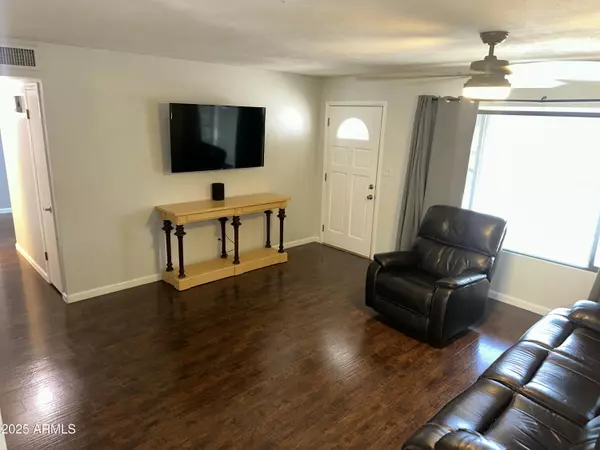 Mesa, AZ 85210,537 W POSADA Avenue