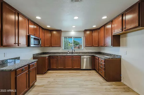 Phoenix, AZ 85015,2411 W CHEERY LYNN Road