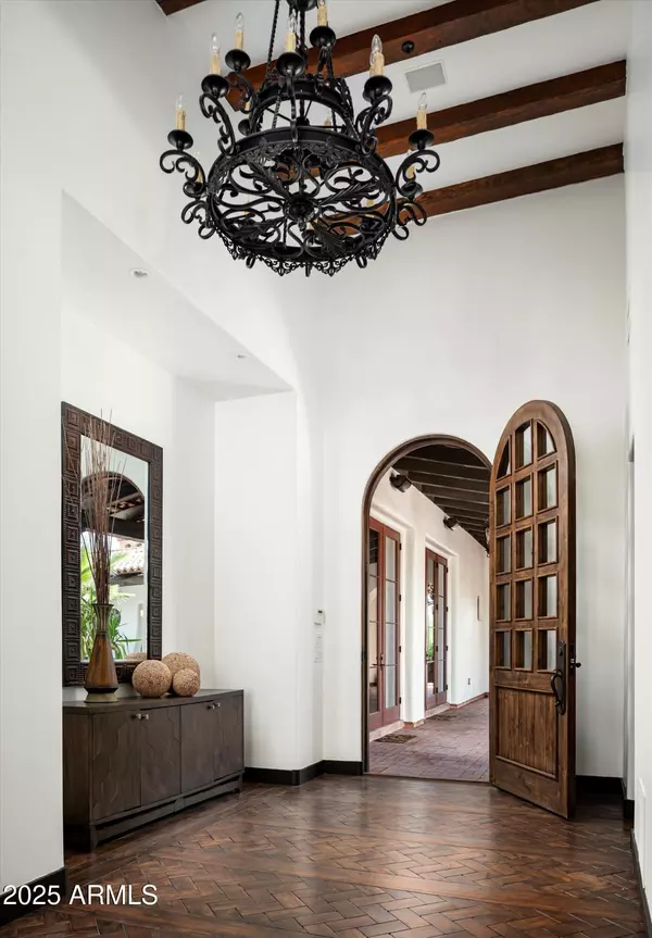 Paradise Valley, AZ 85253,5842 E REDWING Road