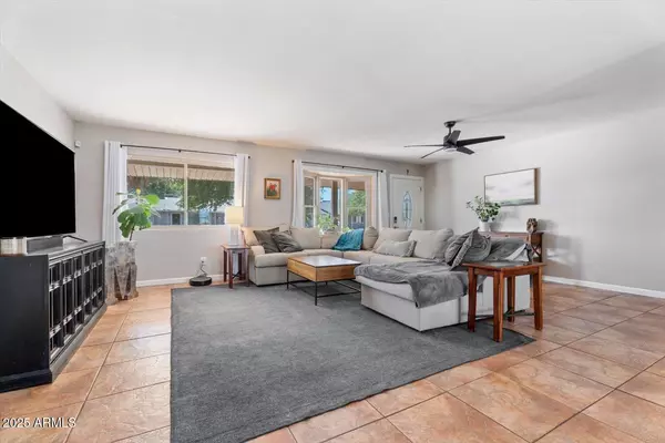 Tempe, AZ 85282,2116 W GARDEN Drive